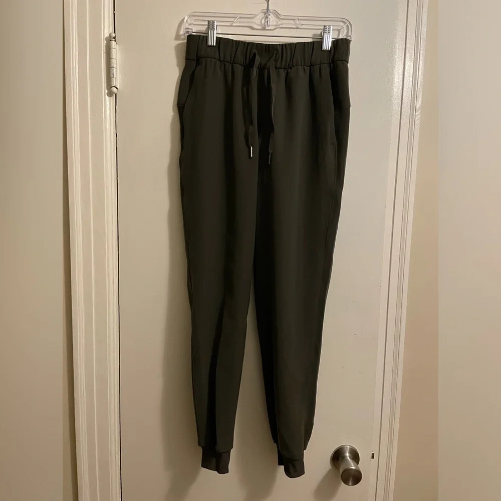 LULULEMON On The Fly Crop Joggers Dark Olive Size 4